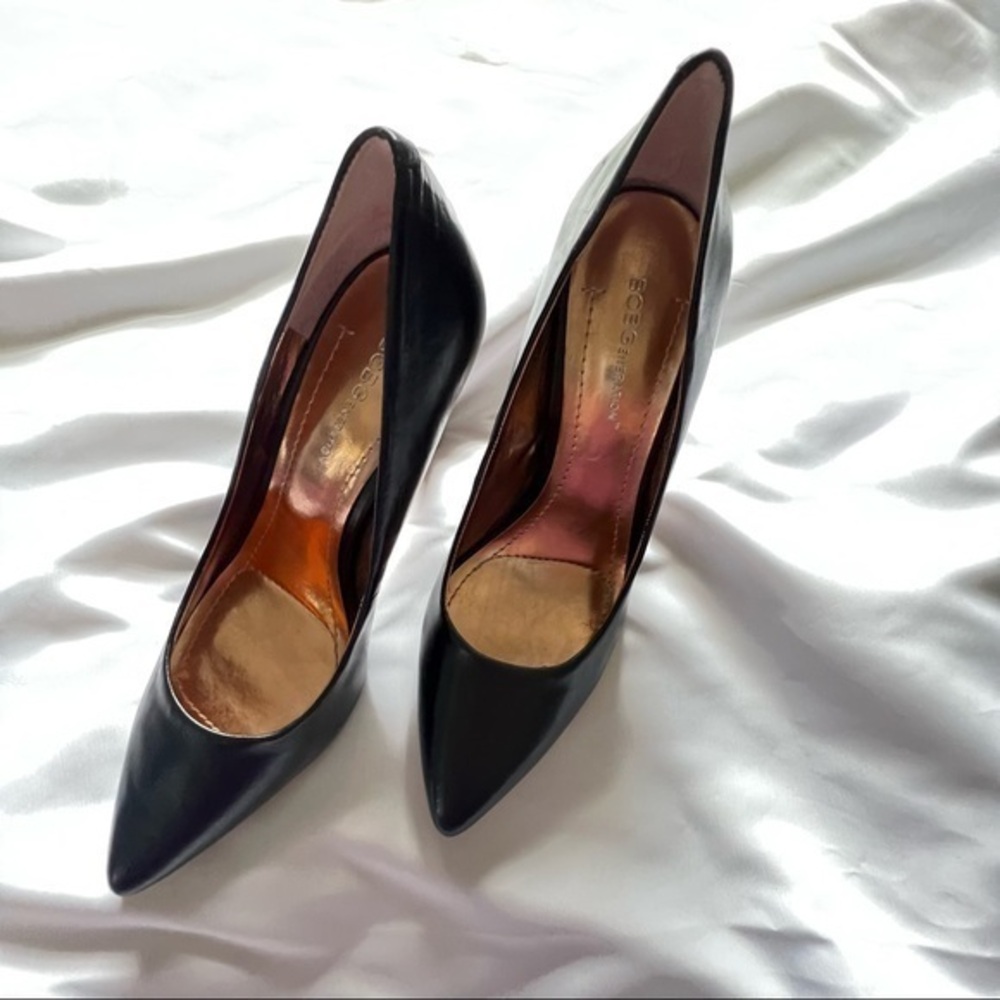 BCBGeneration Black Leather Pointed Toe Heels 8B. 3.75” heel. Retail $89